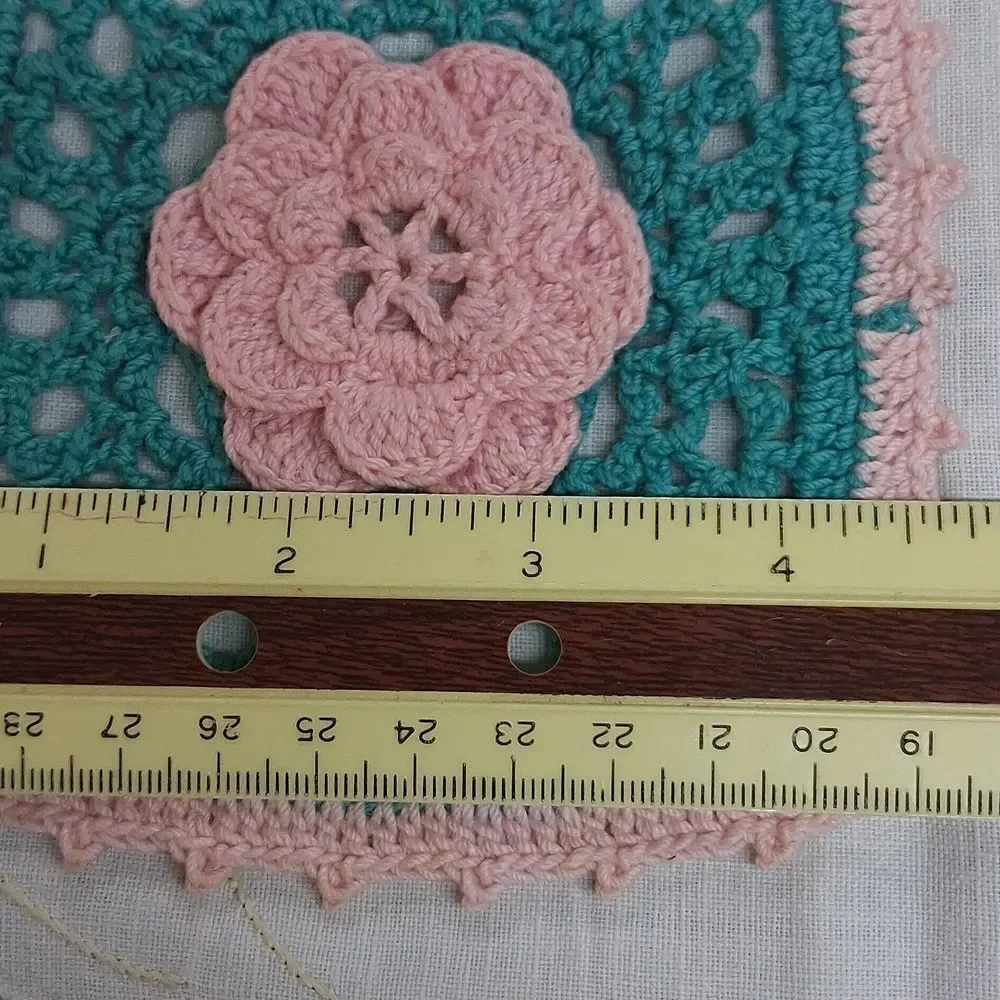 Vintage Crocheted Rosettes mat,& 4 More Rosette Pcs.